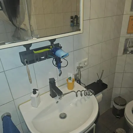 Quarto em Acomodações Particulares Mit Wlan Fuer Studenten Oder Auch Urlauber ! *