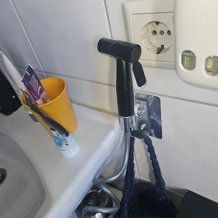 Quarto em Acomodações Particulares Mit Wlan Fuer Studenten Oder Auch Urlauber ! *