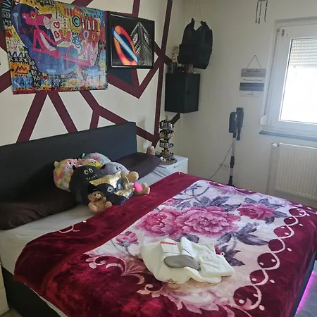 Quarto em Acomodações Particulares Mit Wlan Fuer Studenten Oder Auch Urlauber ! *